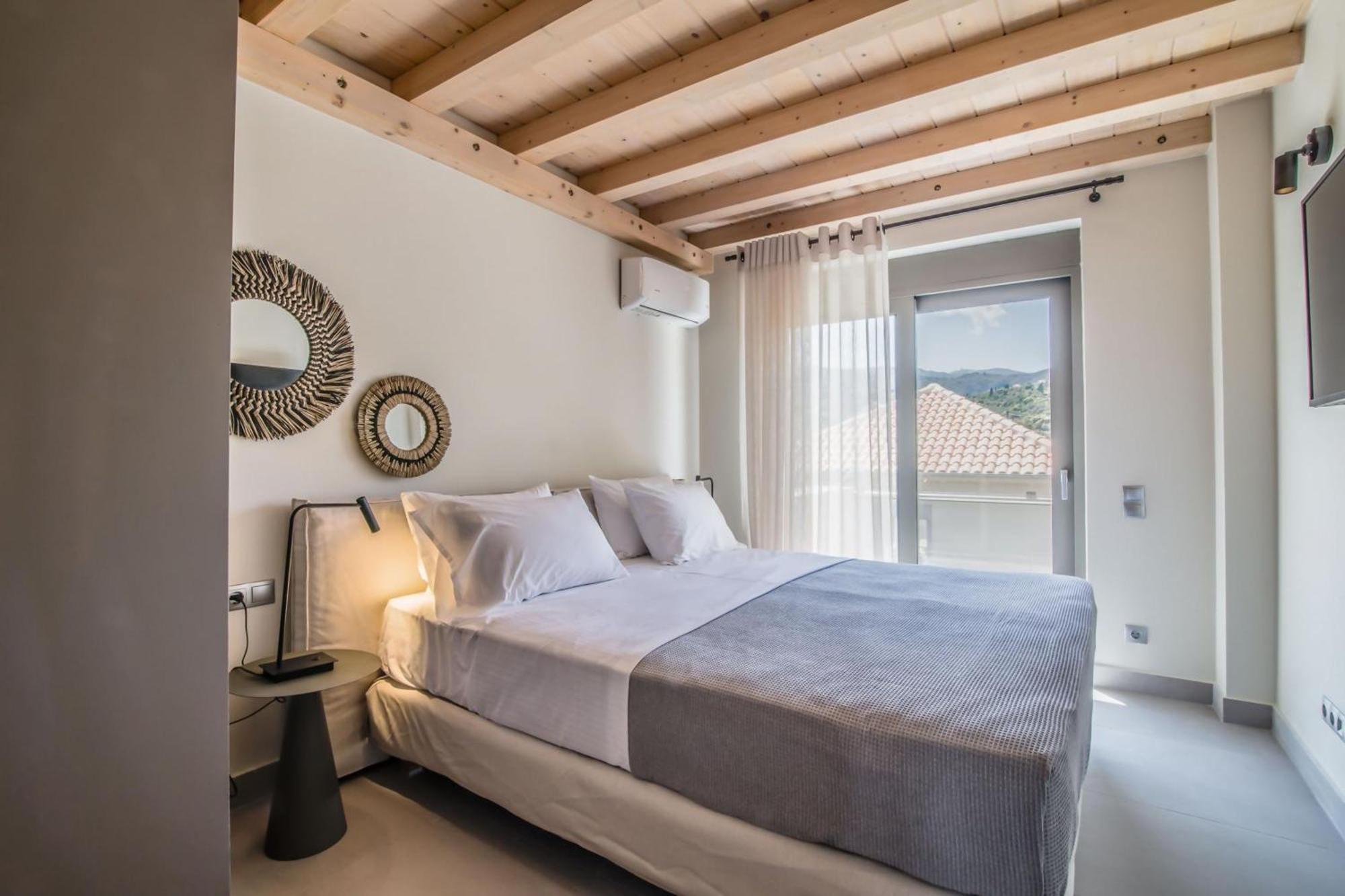 Blue Symphony Suites Apartments ニキアナ エクステリア 写真