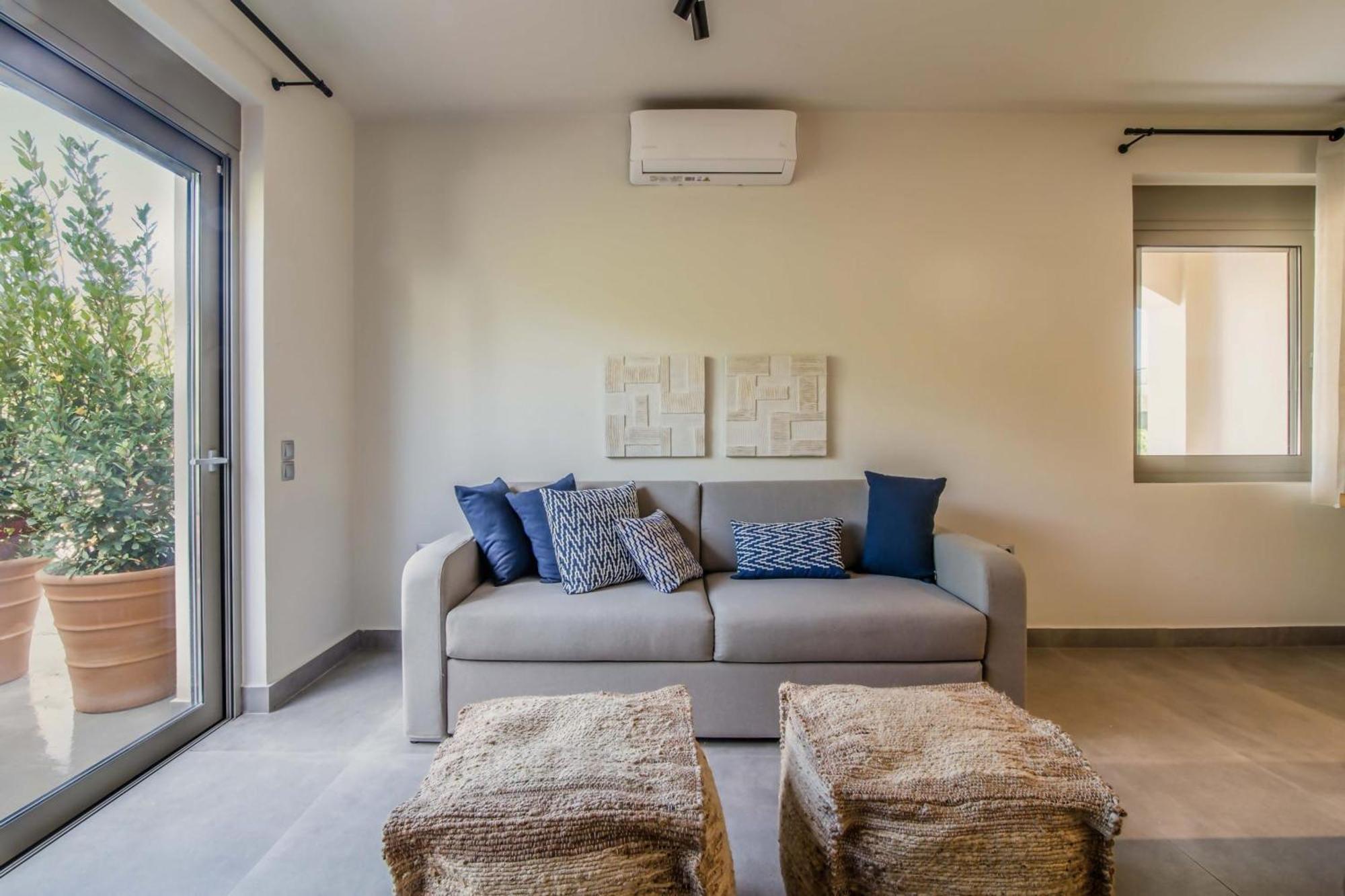 Blue Symphony Suites Apartments ニキアナ エクステリア 写真
