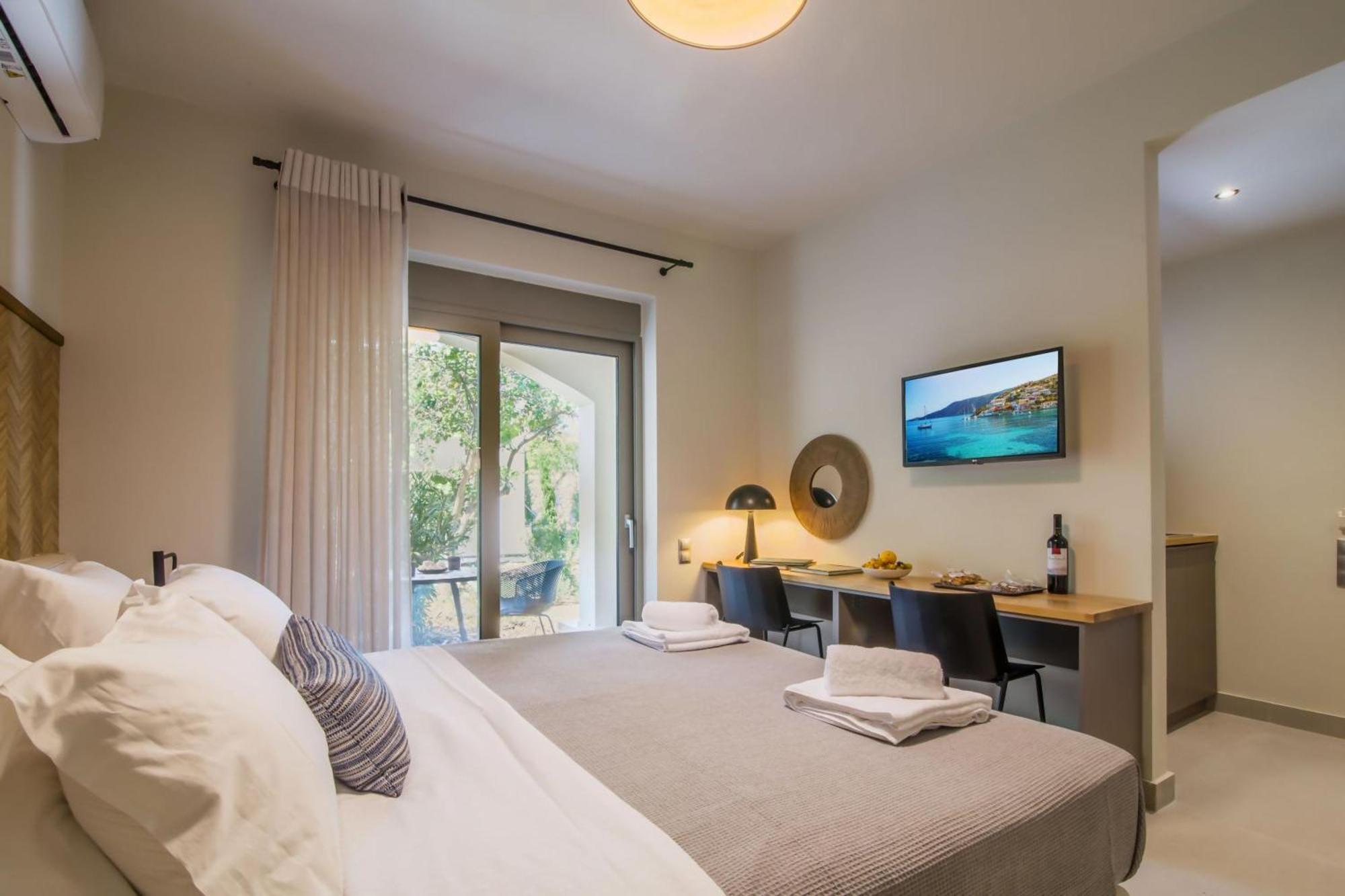 Blue Symphony Suites Apartments ニキアナ エクステリア 写真