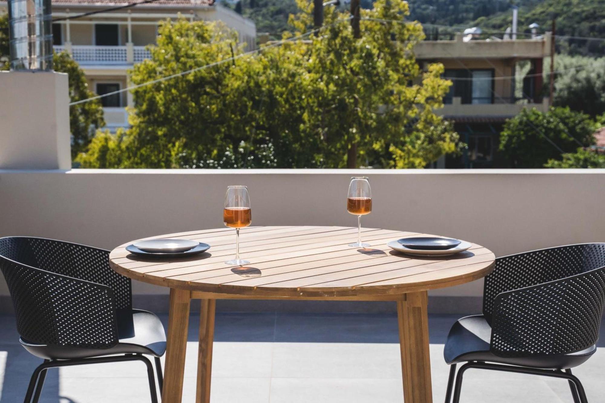 Blue Symphony Suites Apartments ニキアナ エクステリア 写真