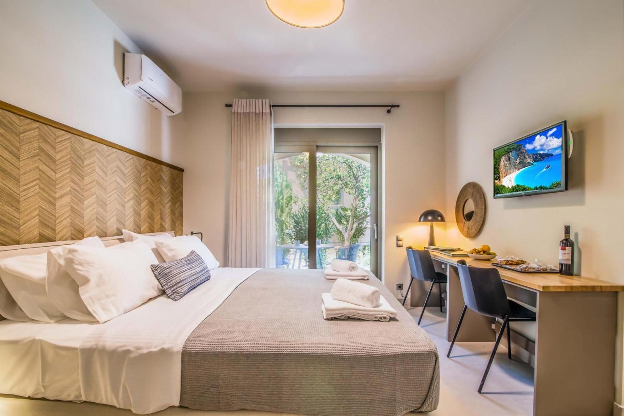 Blue Symphony Suites Apartments ニキアナ エクステリア 写真