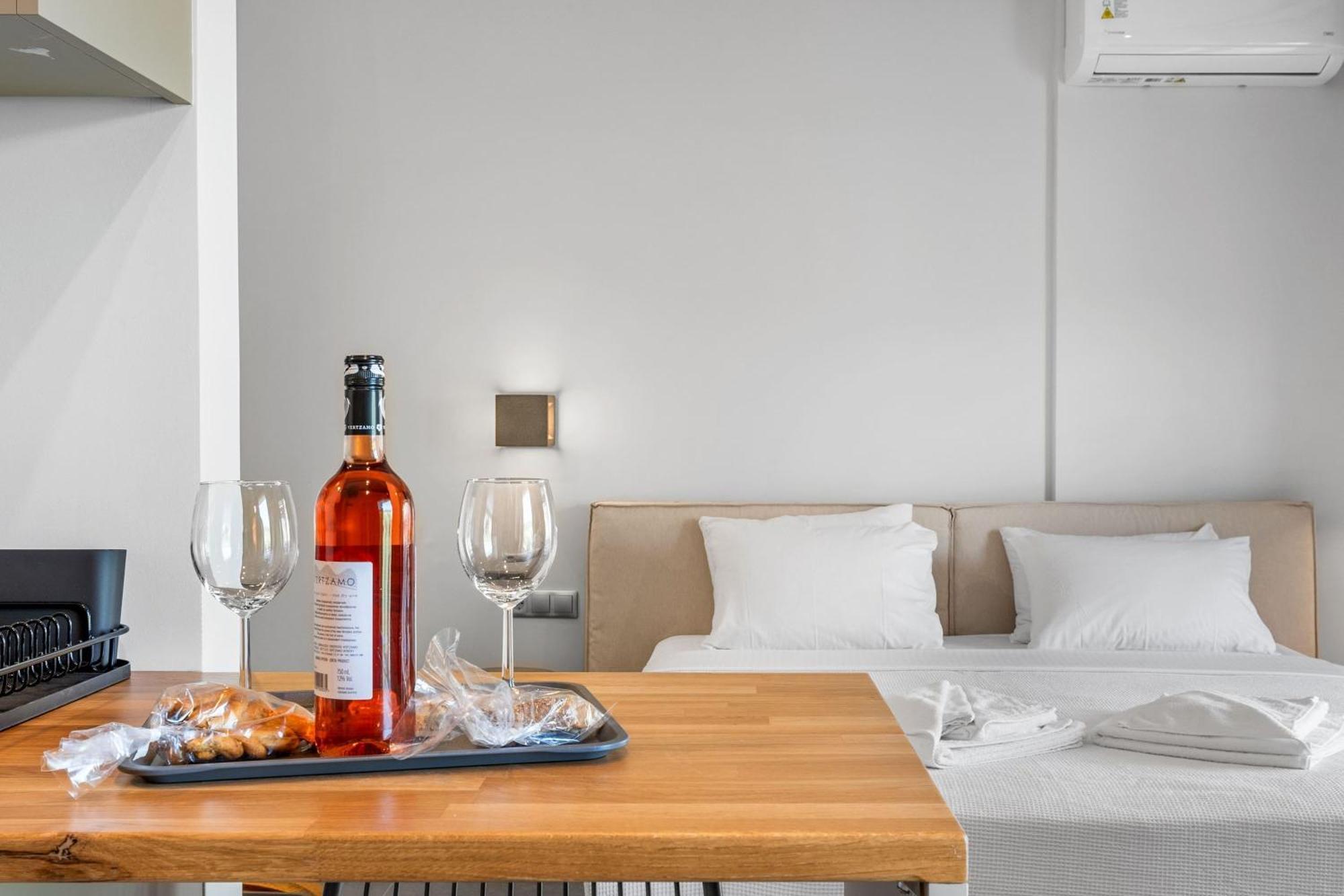 Blue Symphony Suites Apartments ニキアナ エクステリア 写真