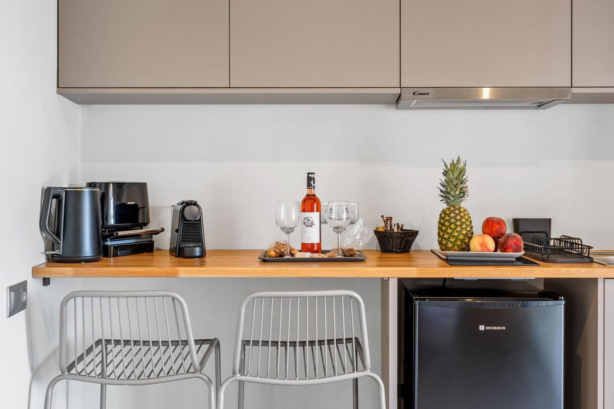Blue Symphony Suites Apartments ニキアナ エクステリア 写真