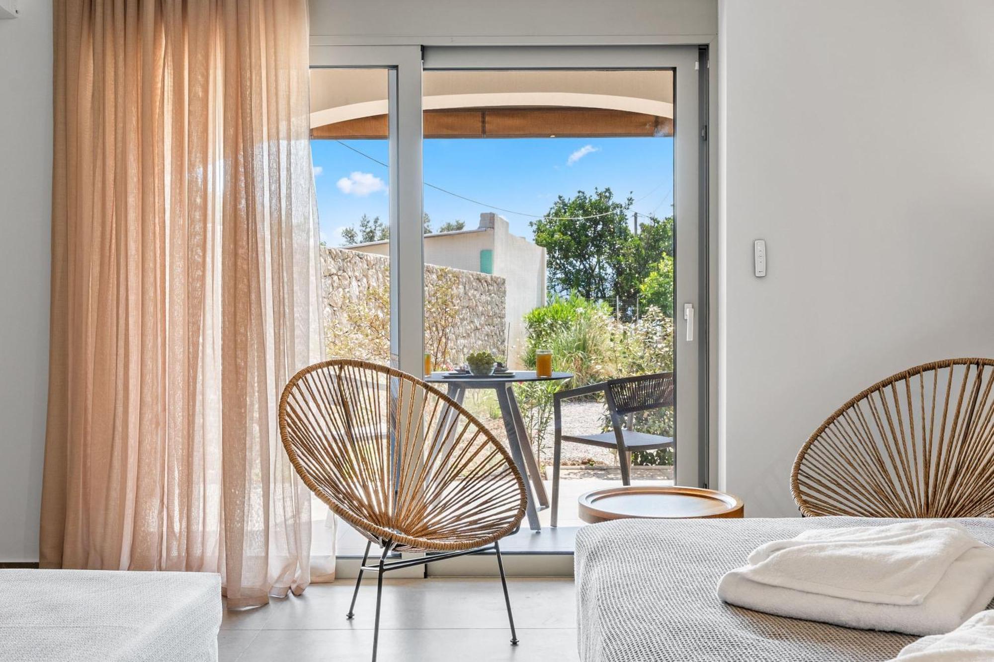 Blue Symphony Suites Apartments ニキアナ エクステリア 写真