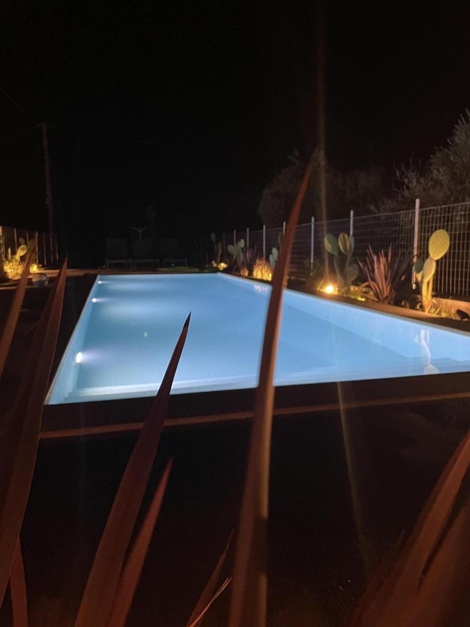 Blue Symphony Suites Apartments ニキアナ エクステリア 写真